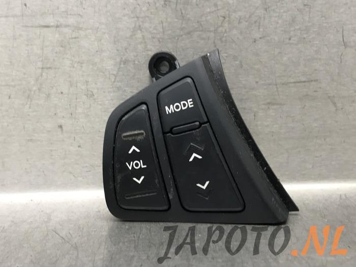 Gebruikte Schakelaar stuurbediening Hyundai i30 (FD) 1.4 CVVT 16V Prijs € 26,20 Margeregeling aangeboden door Japoto Parts B.V.