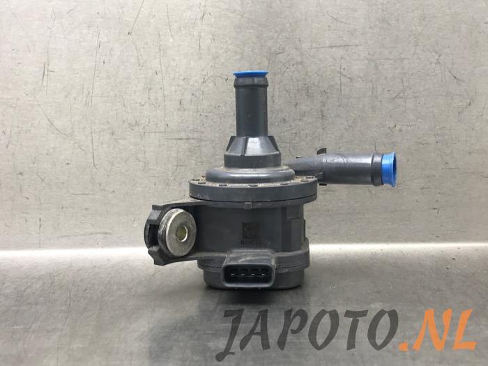 Gebruikte Extra waterpomp Toyota Yaris Cross (PB1/PJ1) 1.5 12V Hybrid 115 Prijs € 104,95 Margeregeling aangeboden door Japoto Parts B.V.
