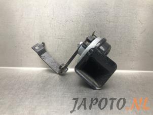 Gebruikte Toeter Nissan Qashqai (J11) 1.3 DIG-T 140 16V Prijs € 15,70 Margeregeling aangeboden door Japoto Parts B.V.
