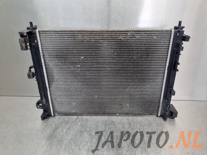 Radiateur van een Nissan Micra (K14) 0.9 IG-T 12V 2017