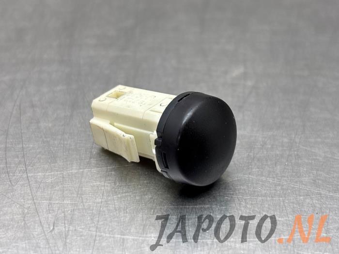 Gebruikte Lichtsensor Toyota Prius (ZVW5) 1.8 16V Hybrid Prijs € 15,70 Margeregeling aangeboden door Japoto Parts B.V.