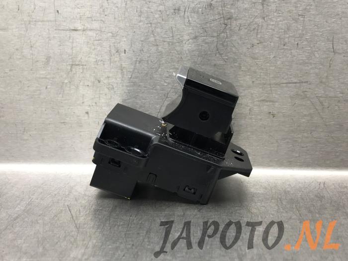 Gebruikte Handrem schakelaar MG MG4 Electric Prijs € 26,20 Margeregeling aangeboden door Japoto Parts B.V.