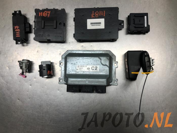 Kontaktslot + computer Nissan Micra (K14), 2016 / 2025 0.9 IG-T 12V, Hatchback, Benzine, 898cc, 66kW (90pk), FWD, H4B408; HR09DET, 2016-12 / 2025-06, K14B (Gebruikt)