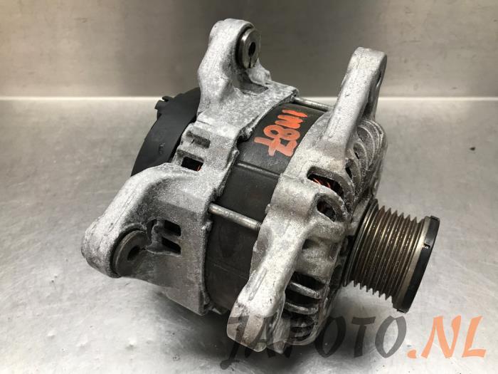Gebruikte Dynamo Nissan Micra (K14) 0.9 IG-T 12V Prijs € 52,45 Margeregeling aangeboden door Japoto Parts B.V.
