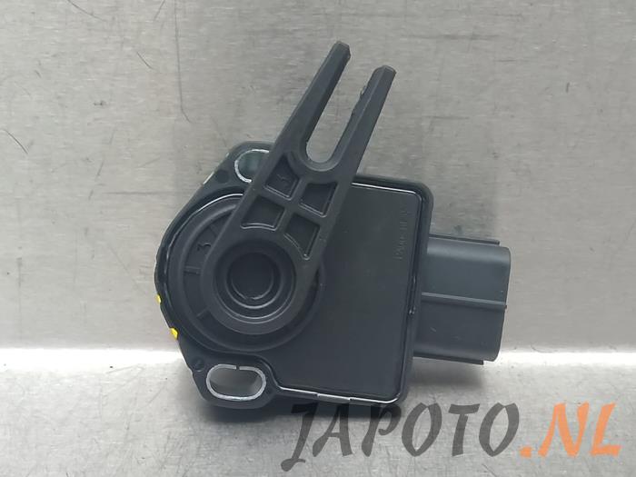 Gebruikte Sensor Gaspedaalpositie Kia Niro I (DE) E-Niro 64 kWh Prijs € 36,70 Margeregeling aangeboden door Japoto Parts B.V.