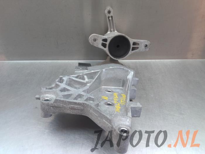 Gebruikte Motorrubber Kia Niro I (DE) E-Niro 64 kWh Prijs € 26,24 Margeregeling aangeboden door Japoto Parts B.V.