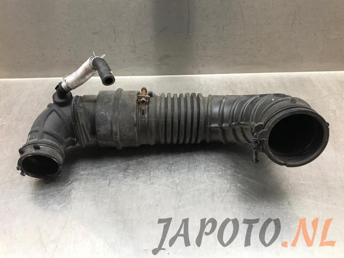 Gebruikte Intercooler Buis Kia Stonic (YB) 1.0i T-GDi 12V Prijs € 26,20 Margeregeling aangeboden door Japoto Parts B.V.