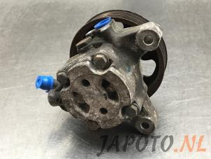 Stuurpomp van een Honda CR-V (RD5/6/7/8) 2.0i 16V VTEC 2004