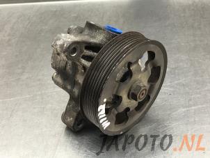 Stuurpomp van een Honda CR-V (RD5/6/7/8) 2.0i 16V VTEC 2004