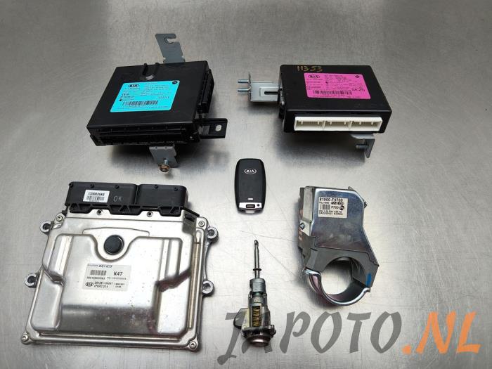 Gebruikte Kontaktslot + computer Kia Stonic (YB) 1.0i T-GDi 12V Prijs € 157,49 Margeregeling aangeboden door Japoto Parts B.V.