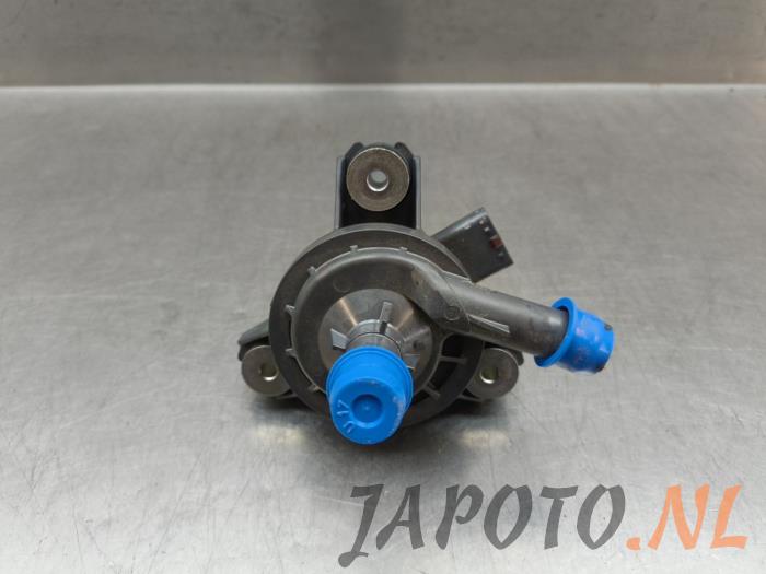 Gebruikte Waterpomp Mitsubishi Eclipse Cross (GK/GL) 2.4 16V PHEV 4x4 Prijs € 78,70 Margeregeling aangeboden door Japoto Parts B.V.