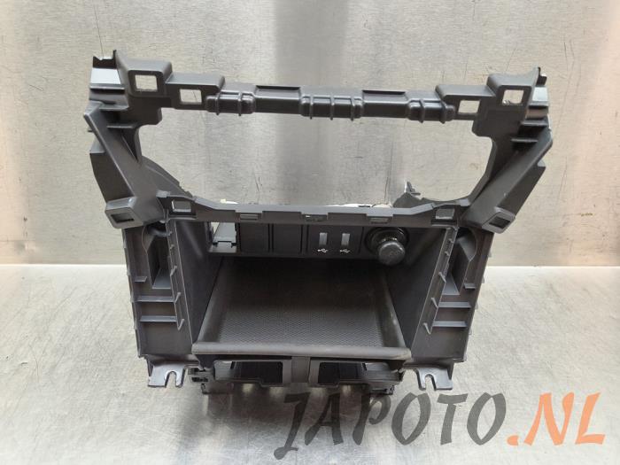 Gebruikte 12 Volt aansluiting Mitsubishi Eclipse Cross (GK/GL) 2.4 16V PHEV 4x4 Prijs op aanvraag aangeboden door Japoto Parts B.V.
