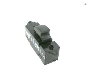 Gebruikte Schakelaar Elektrisch Raam Mitsubishi Lancer Wagon (CS/CT) 1.6 16V Prijs € 15,75 Margeregeling aangeboden door Japoto Parts B.V.