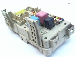Gebruikte Zekeringkast Toyota Avensis (T25/B1B) 2.0 16V D-4D-F Prijs € 20,99 Margeregeling aangeboden door Japoto Parts B.V.