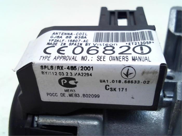 Kontaktslot+Sleutel van een Mazda 6 Sport (GG14) 2.0 CiDT 16V 2004