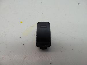 Gebruikte Elektrisch Raam Schakelaar Toyota Prius (NHW20) 1.5 16V Prijs € 15,70 Margeregeling aangeboden door Japoto Parts B.V.