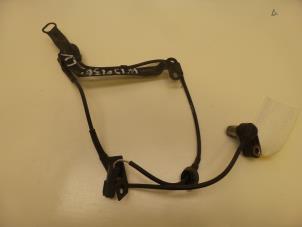 Gebruikte ABS Sensor Mazda 323 Fastbreak (BJ14) 1.6 16V Prijs € 15,70 Margeregeling aangeboden door Japoto Parts B.V.