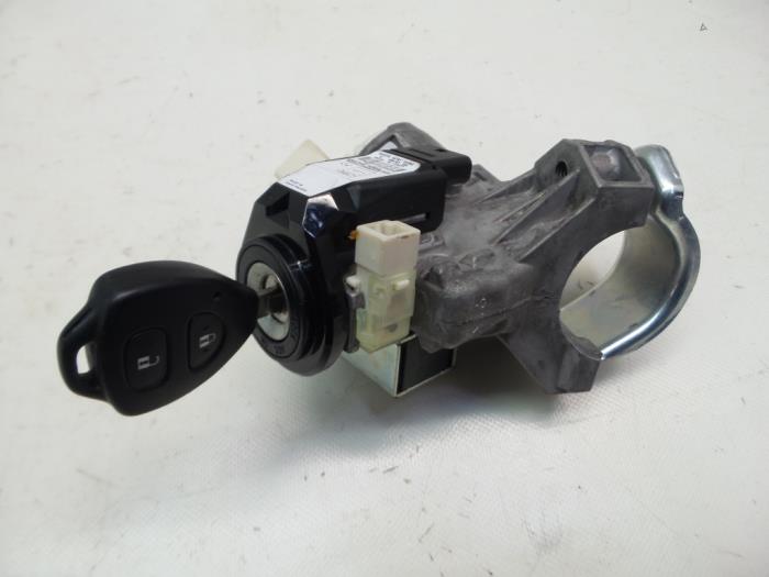 Ignition lock + key Toyota Yaris