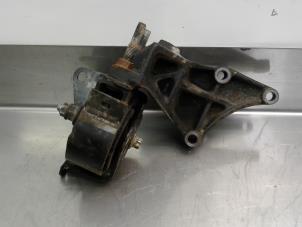 Gebruikte Versnellingsbak Steun Suzuki New Ignis (MH) 1.3 16V Prijs € 19,99 Margeregeling aangeboden door Japoto Parts B.V.