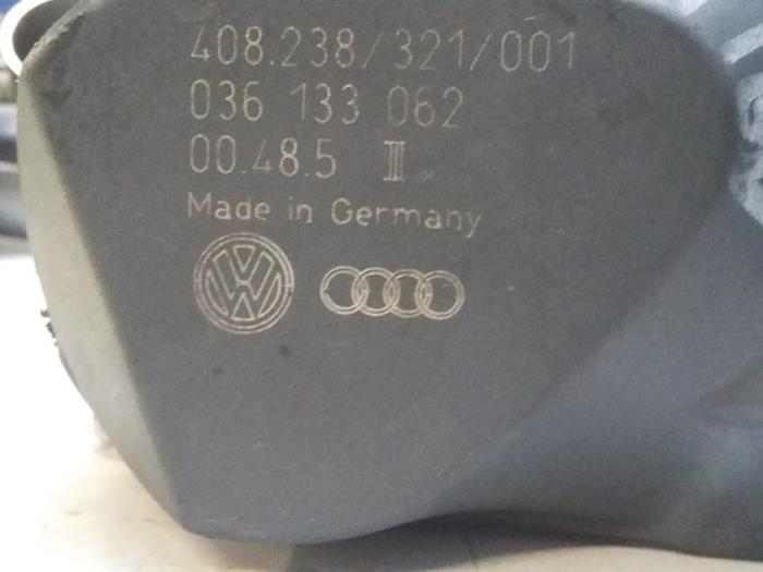 Gasklephuis van een Volkswagen Golf IV (1J1) 1.4 16V 2004