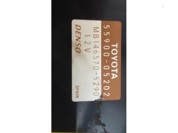 Kachel Bedieningspaneel van een Toyota Avensis Wagon (T25/B1E)  2006