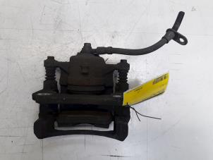 Gebruikte Remklauw (Tang) rechts-voor Ford Fiesta 6 (JA8) 1.6 TDCi 16V ECOnetic Prijs € 20,00 Margeregeling aangeboden door Poolman autodemontage
