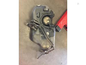 Gebruikte Brandstoftank Ford Fiesta 6 (JA8) 1.6 TDCi 16V ECOnetic Prijs € 20,00 Margeregeling aangeboden door Poolman autodemontage