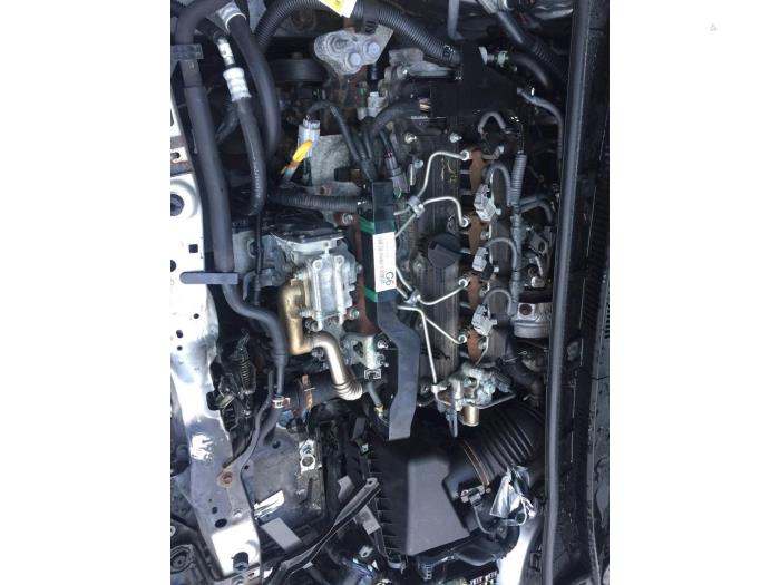 Versnellingsbak van een Toyota Avensis Wagon (T27) 2.0 16V D-4D-F 2013