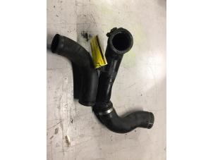 Gebruikte Intercooler Slang Toyota Avensis Wagon (T27) 2.0 16V D-4D-F Prijs € 30,00 Margeregeling aangeboden door Poolman autodemontage