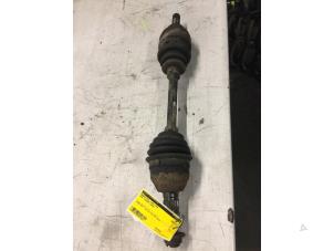 Gebruikte Aandrijfas links-voor Opel Signum (F48) 1.8 16V Prijs € 30,00 Margeregeling aangeboden door Poolman autodemontage