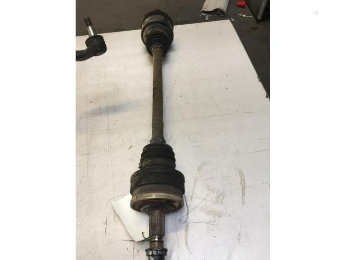 Gebruikte Aandrijfas rechts-achter Mercedes CLK (R209) 3.2 320 V6 18V Prijs € 30,00 Margeregeling aangeboden door Poolman autodemontage