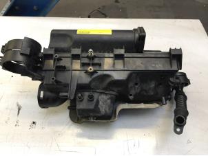 Gebruikte Luchtfilterhuis Mercedes A (W169) 2.0 A-180 CDI 16V 3-Drs. Prijs € 20,00 Margeregeling aangeboden door Poolman autodemontage