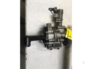 Gebruikte Oliepomp Mercedes A (W169) 2.0 A-180 CDI 16V 3-Drs. Prijs € 30,00 Margeregeling aangeboden door Poolman autodemontage