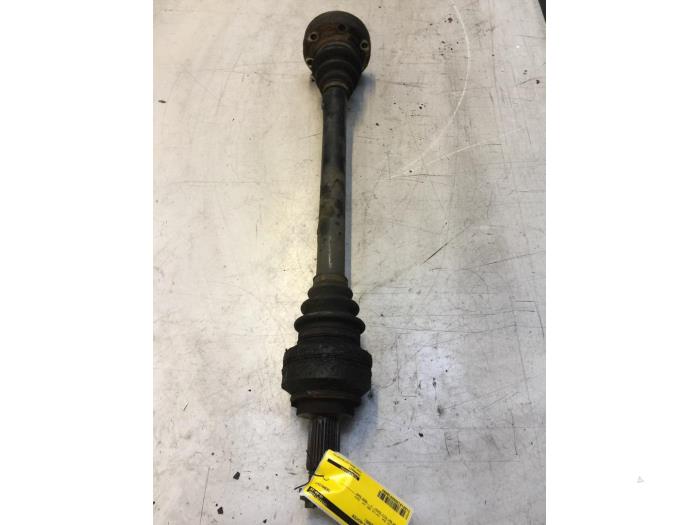 Gebruikte Aandrijfas rechts-achter BMW 7 serie (E65/E66/E67) 735i,Li 3.6 V8 32V Prijs € 30,00 Margeregeling aangeboden door Poolman autodemontage