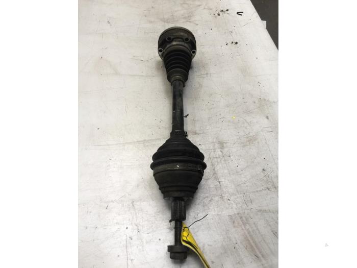 Gebruikte Steekas links-voor Volkswagen Touran (1T1/T2) 2.0 TDI 16V 140 Prijs € 30,00 Margeregeling aangeboden door Poolman autodemontage