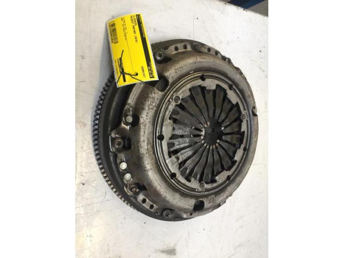 Gebruikte Vliegwiel Peugeot Partner (GC/GF/GG/GJ/GK) 1.6 Hdi, BlueHDI 75 Prijs € 30,00 Margeregeling aangeboden door Poolman autodemontage