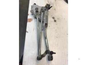 Gebruikte Ruitenwismotor + Mechaniek Ford Fiesta 6 (JA8) 1.25 16V Prijs € 30,00 Margeregeling aangeboden door Poolman autodemontage