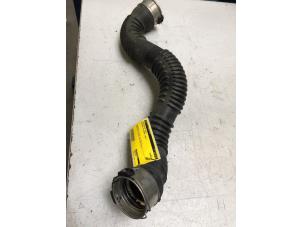 Gebruikte Intercooler Buis Mercedes A (W176) 2.0 A-250 Turbo 16V Prijs € 30,00 Margeregeling aangeboden door Poolman autodemontage