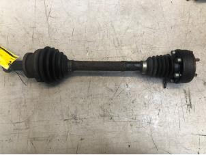 Gebruikte Cardanas links-voor (VWA) Volkswagen Polo IV (9N1/2/3) 1.2 Prijs € 20,00 Margeregeling aangeboden door Poolman autodemontage