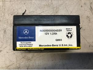 Gebruikte Support accu Mercedes ML II (164/4JG) 3.0 ML-280 CDI 4-Matic V6 24V Prijs € 30,00 Margeregeling aangeboden door Poolman autodemontage