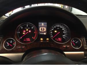 Gebruikte Cockpit Audi A8 (D3) 4.2 TDI V8 32V Quattro Prijs € 75,00 Margeregeling aangeboden door Poolman autodemontage