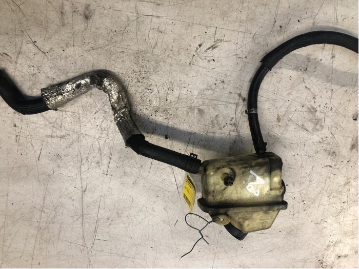 Gebruikte Servo Oliereservoir Audi A8 (D3) 4.2 TDI V8 32V Quattro Prijs € 30,00 Margeregeling aangeboden door Poolman autodemontage