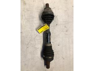 Gebruikte Aandrijfas links-voor Volvo V70 (BW) 2.4 D5 20V 230 Prijs € 75,00 Margeregeling aangeboden door Poolman autodemontage