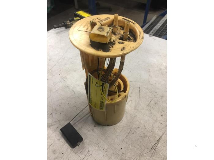 Gebruikte Tank element Pomp Volkswagen Crafter 2.5 TDI 30/32/35/46/50 Prijs € 40,00 Margeregeling aangeboden door Poolman autodemontage