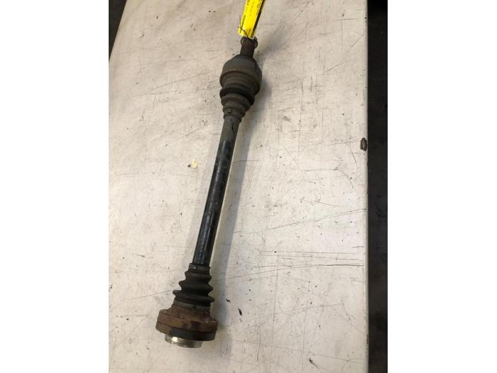 Gebruikte Aandrijfas rechts-achter BMW 7 serie (E65/E66/E67) 745i,Li 4.4 V8 32V Prijs € 40,00 Margeregeling aangeboden door Poolman autodemontage