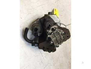 Gebruikte Dieselpomp Volvo V70 (SW) 2.4 D5 20V Prijs € 75,00 Margeregeling aangeboden door Poolman autodemontage