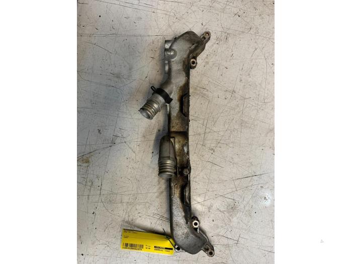 Waterpijp van een BMW X5 (E53) 4.4 V8 32V 2003
