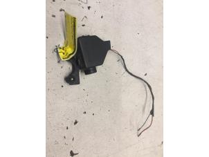 Gebruikte Motor Centrale Deurvergrendeling Porsche 911 (996) 3.4 Carrera 24V Prijs € 40,00 Margeregeling aangeboden door Poolman autodemontage