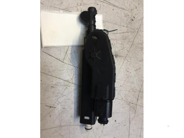 Gebruikte Koplamp Sproeier Audi A8 (D3) 4.2 V8 40V FSI Quattro Prijs € 30,00 Margeregeling aangeboden door Poolman autodemontage
