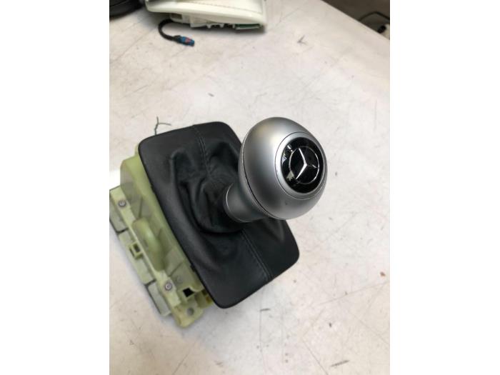 Gebruikte Selectiehendel automaat Mercedes C (W204) 3.0 C-350 CDI V6 24V 4-Matic Prijs € 75,00 Margeregeling aangeboden door Poolman autodemontage